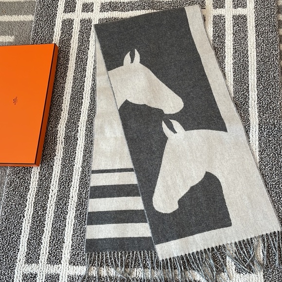 Authentic Hermes double sided cashmere Horse Scarf - Picture 14 of 14